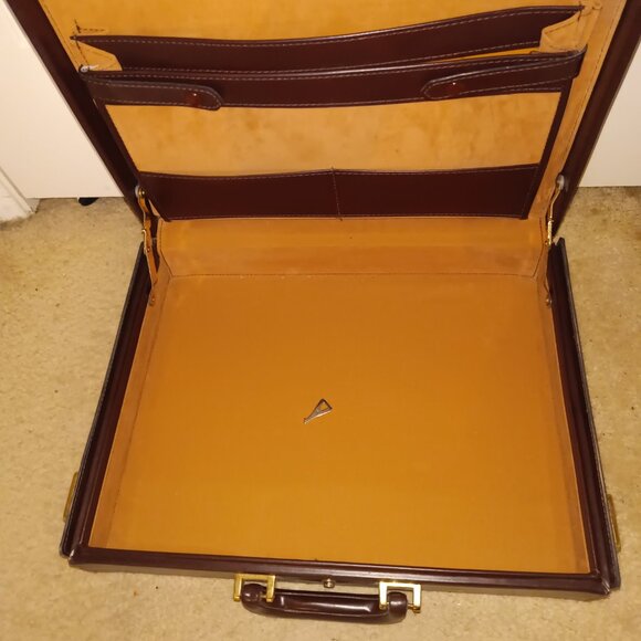 Snoopy Vintage Leather Attache (Briefcase) With Locks and Keys - RARE! - Picture 8 of 10